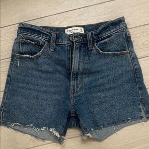 Abercrombie & Fitch The 4” Mom Shorts High Rise